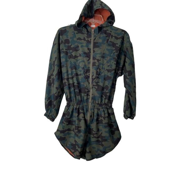 9 to 5 Fit Short Memory Camo Olive Hooded Romper Long Sleeve Size S Activewear​ - Picture 1 of 14